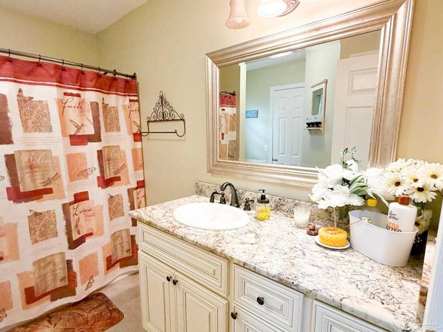 5089 Pine Hollow Dr, Pensacola, FL 32505