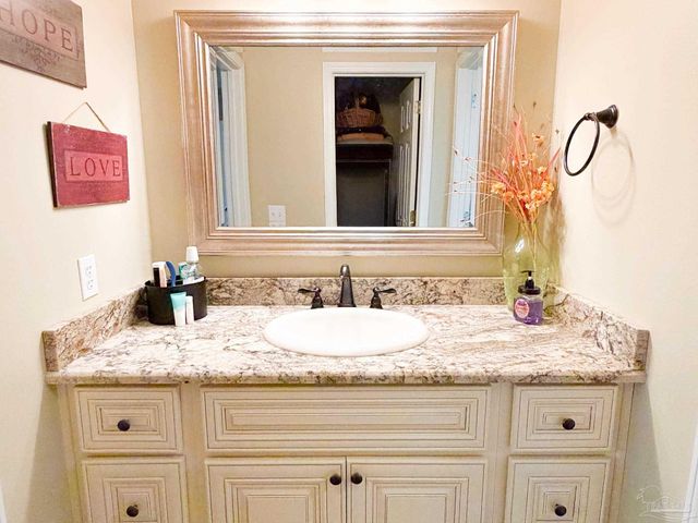 5089 Pine Hollow Dr, Pensacola, FL 32505