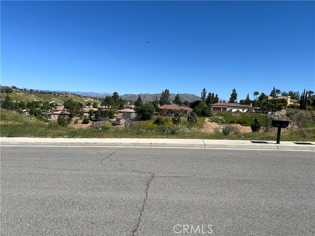 2035 Polo Ct., Riverside, CA 92506