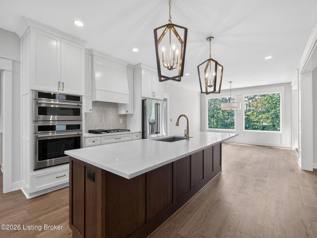 7208 Sunset Ln, Crestwood, KY 40014