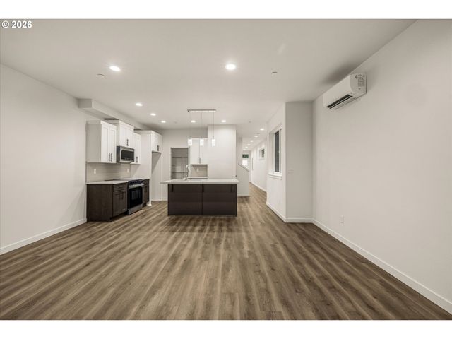 272 Nw MAWRCREST Ave, Gresham, OR 97030