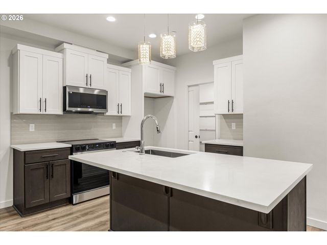 272 Nw MAWRCREST Ave, Gresham, OR 97030