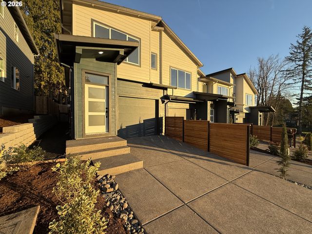 272 Nw MAWRCREST Ave, Gresham, OR 97030