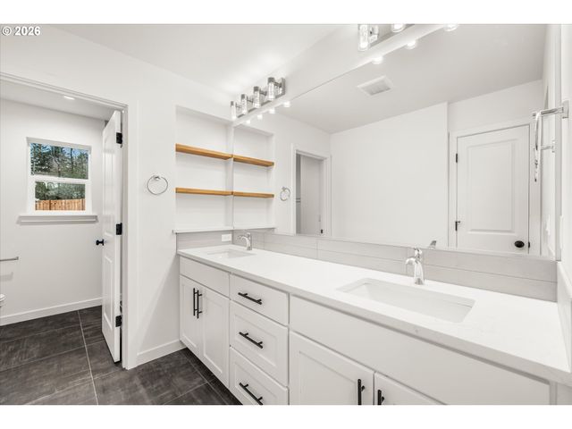 272 Nw MAWRCREST Ave, Gresham, OR 97030