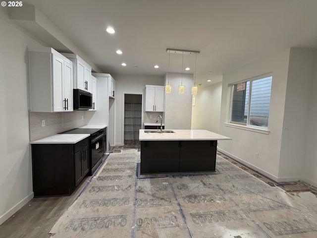 272 Nw MAWRCREST Ave, Gresham, OR 97030