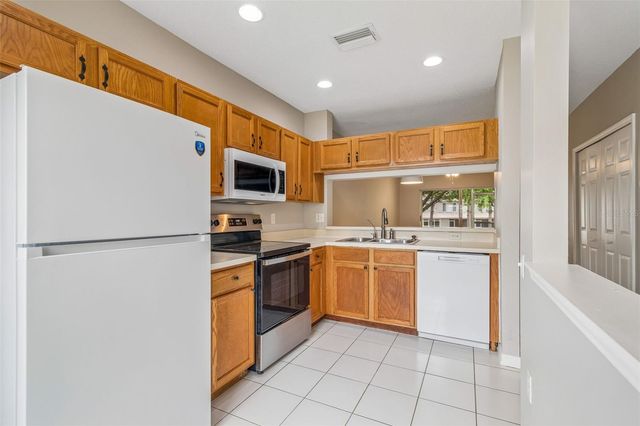 2237 LAKE WOODBERRY CIRCLE, Brandon, FL 33510