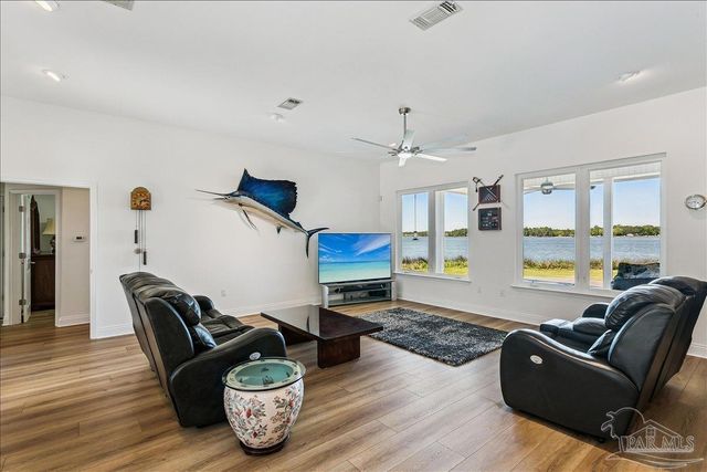 6281 Calle De Hidalgo, Navarre, FL 32566