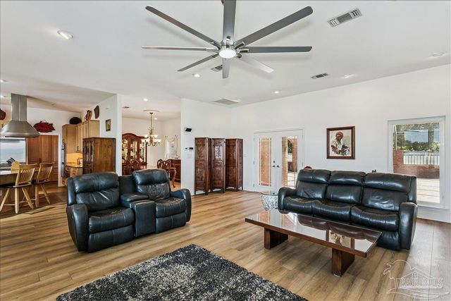 6281 Calle De Hidalgo, Navarre, FL 32566