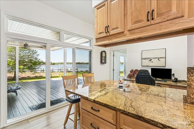 6281 Calle De Hidalgo, Navarre, FL 32566
