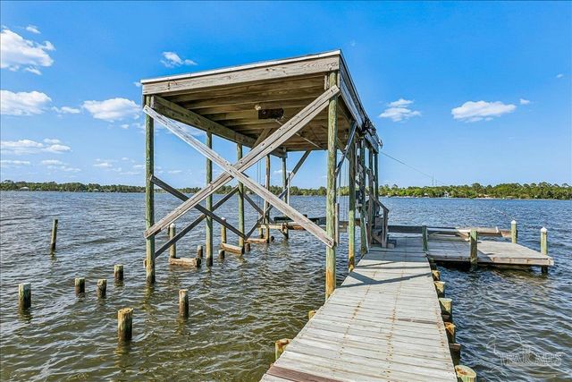 6281 Calle De Hidalgo, Navarre, FL 32566