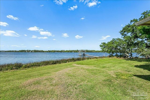 6281 Calle De Hidalgo, Navarre, FL 32566