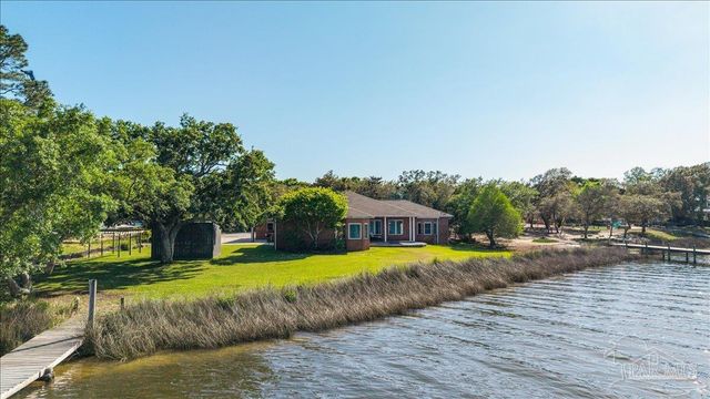 6281 Calle De Hidalgo, Navarre, FL 32566