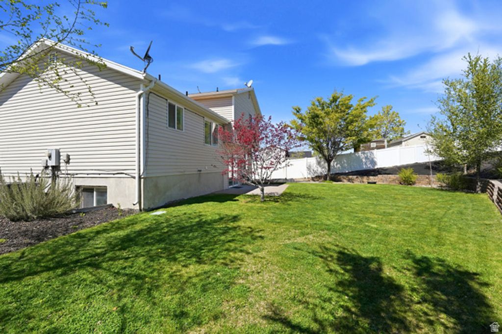 Image 25 of property listing at 5893 S ALPINE CREST CIR, Salt Lake City, UT 84118