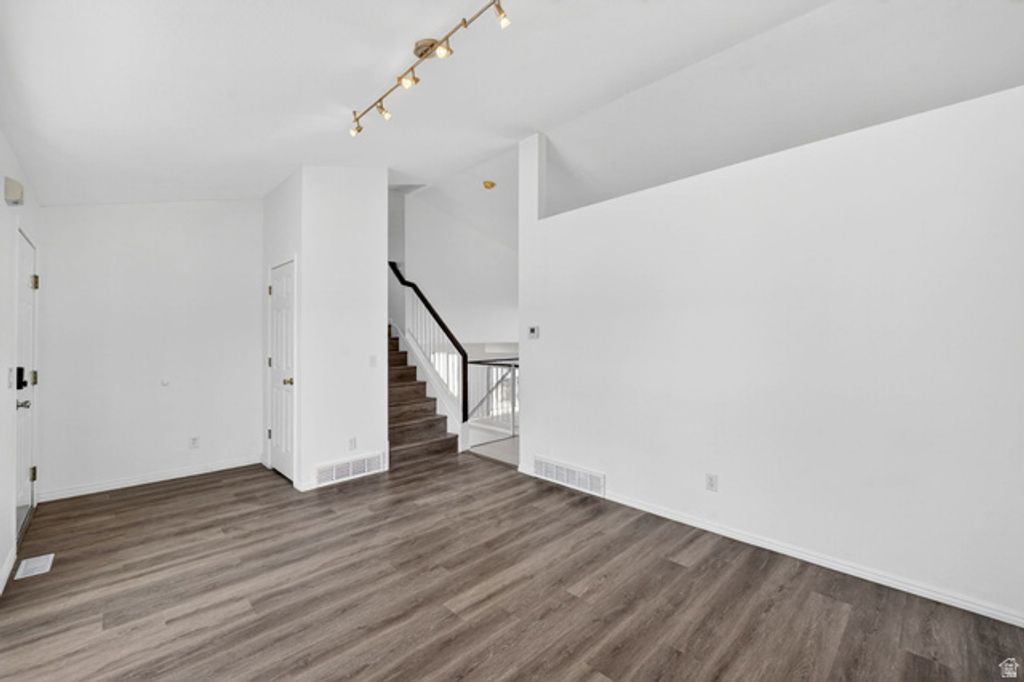 Image 4 of property listing at 5893 S ALPINE CREST CIR, Salt Lake City, UT 84118