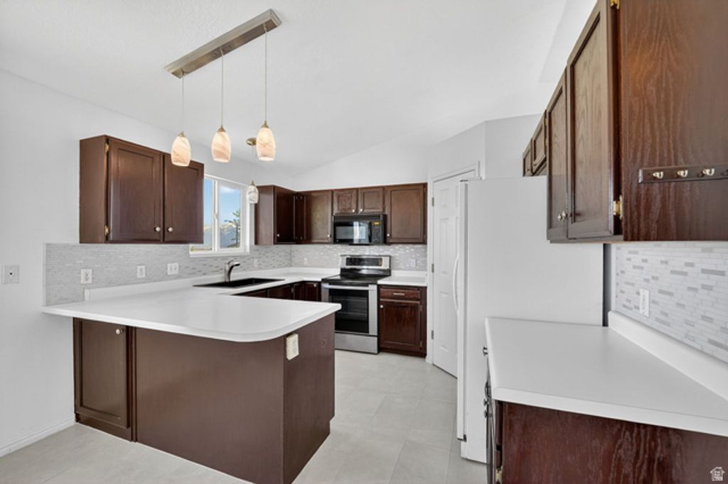 Image 7 of property listing at 5893 S ALPINE CREST CIR, Salt Lake City, UT 84118