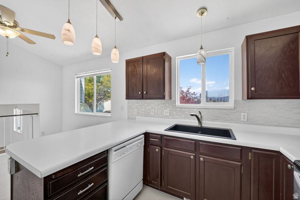 Image 9 of property listing at 5893 S ALPINE CREST CIR, Salt Lake City, UT 84118