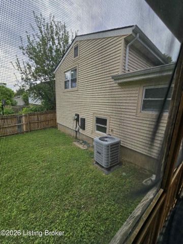 9804 Stanalouise Dr, Louisville, KY 40291