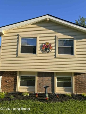 9804 Stanalouise Dr, Louisville, KY 40291