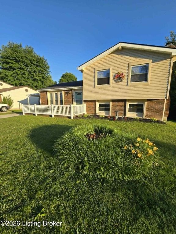 9804 Stanalouise Dr, Louisville, KY 40291