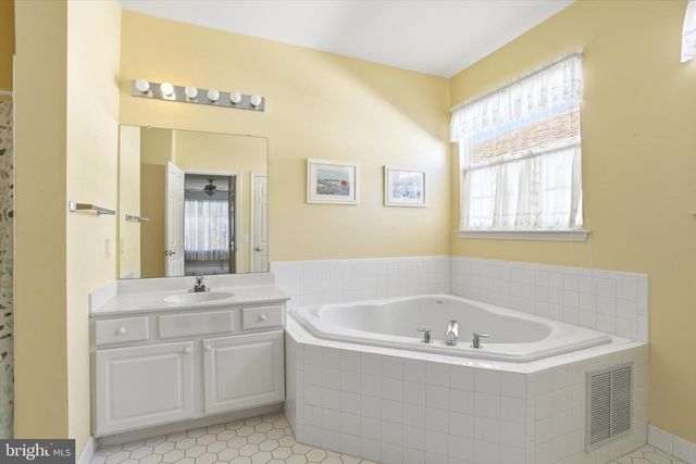 31 HARRINGTON DR, Columbus, NJ 08022