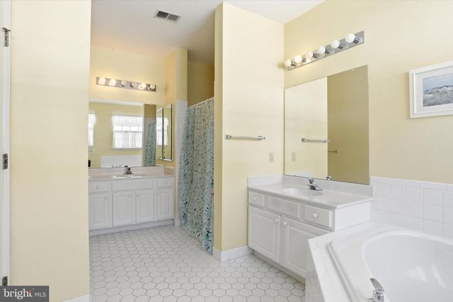 31 HARRINGTON DR, Columbus, NJ 08022