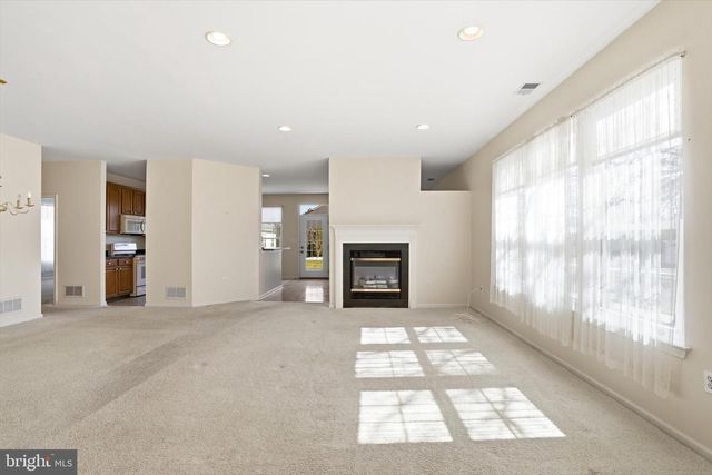 31 HARRINGTON DR, Columbus, NJ 08022