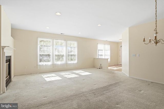 31 HARRINGTON DR, Columbus, NJ 08022