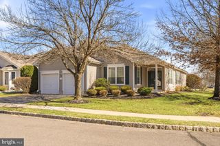 31 HARRINGTON DR, Columbus, NJ 08022