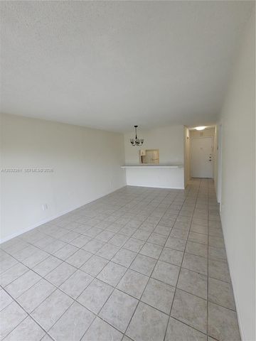 2800 NW 56th Ave E401, Lauderhill, FL 33313