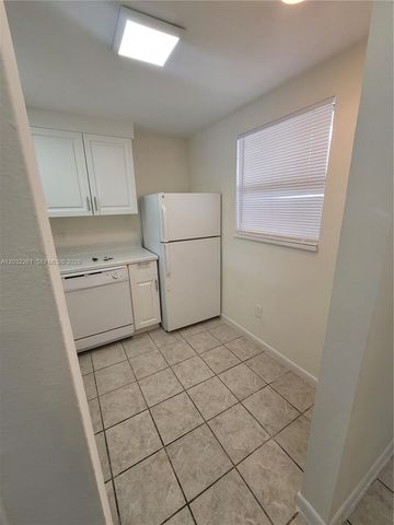 2800 NW 56th Ave E401, Lauderhill, FL 33313
