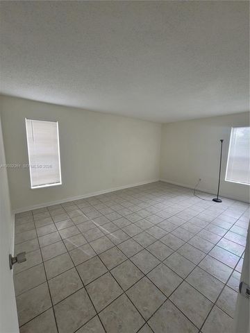 2800 NW 56th Ave E401, Lauderhill, FL 33313