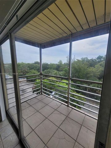 2800 NW 56th Ave E401, Lauderhill, FL 33313