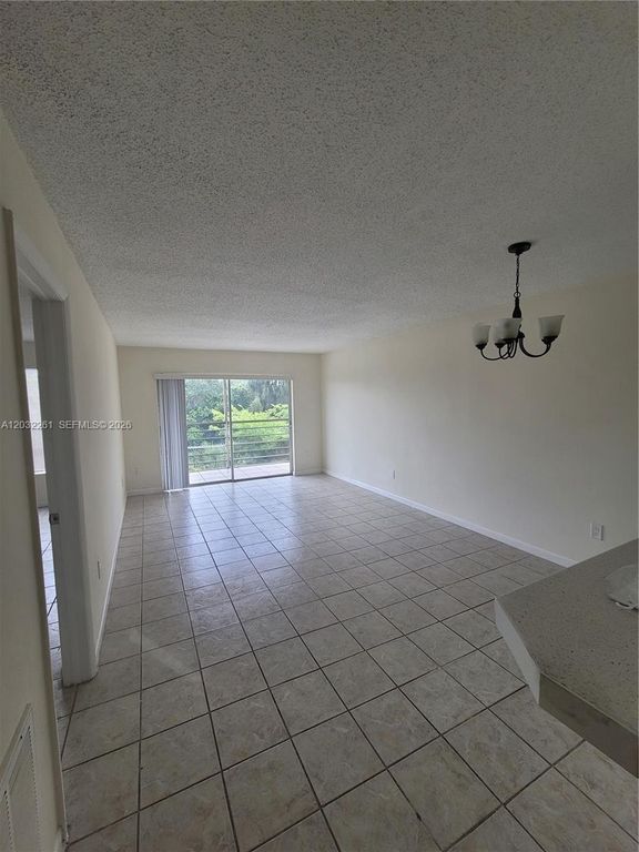 2800 NW 56th Ave E401, Lauderhill, FL 33313