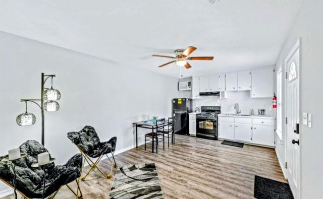 12918 Peggys Lane B, Houston, TX 77015