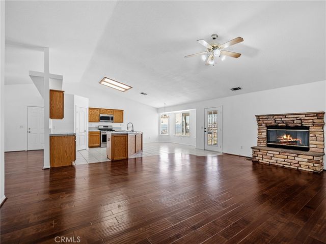 14266 Kiowa, Apple Valley, CA 92307