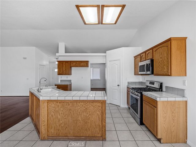 14266 Kiowa, Apple Valley, CA 92307