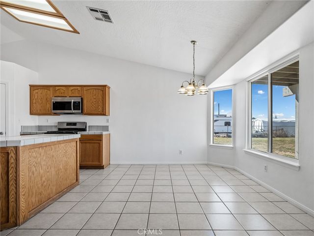 14266 Kiowa, Apple Valley, CA 92307