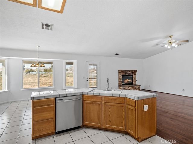 14266 Kiowa, Apple Valley, CA 92307