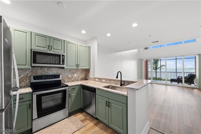 2745 1st ST 113, Fort Myers, FL 33916