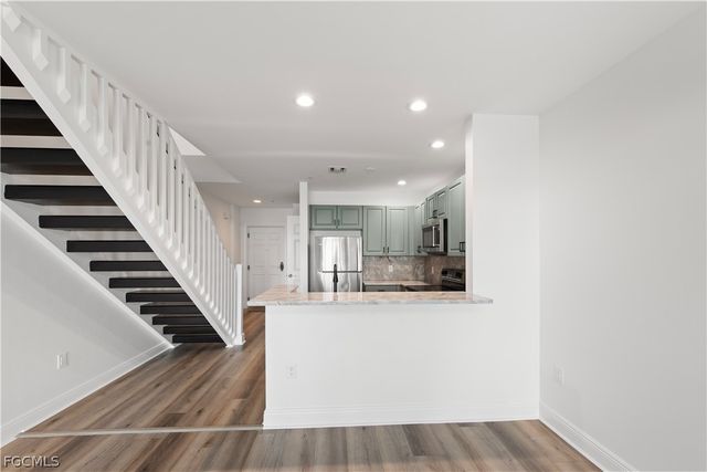 2745 1st ST 113, Fort Myers, FL 33916