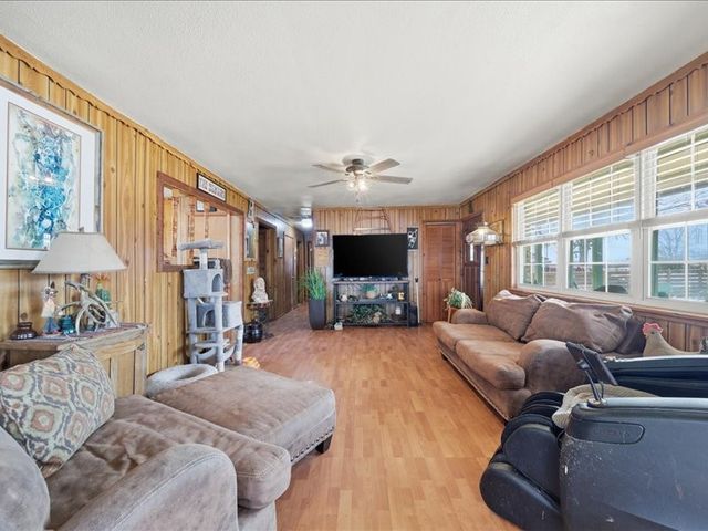 472589 E 660, Watts, OK 74964