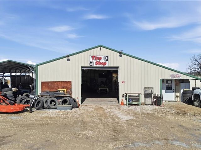 472589 E 660, Watts, OK 74964