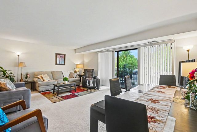 1150 E Randville Drive 1F, Palatine, IL 60074