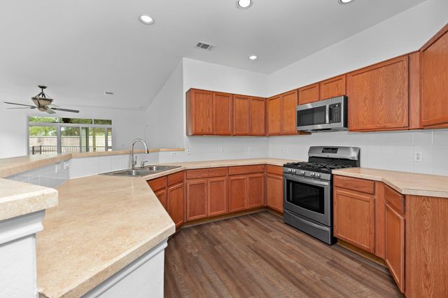 214 Farm Hill DR, Georgetown, TX 78633