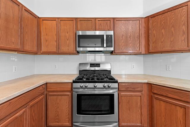 214 Farm Hill DR, Georgetown, TX 78633