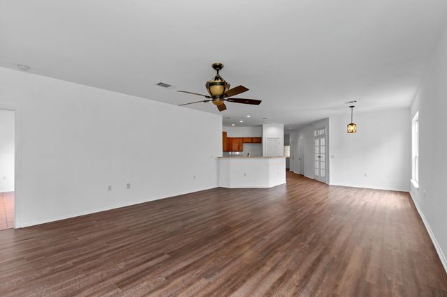 214 Farm Hill DR, Georgetown, TX 78633