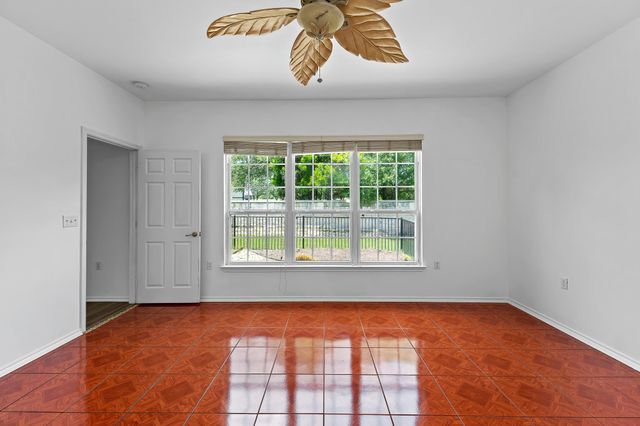 214 Farm Hill DR, Georgetown, TX 78633
