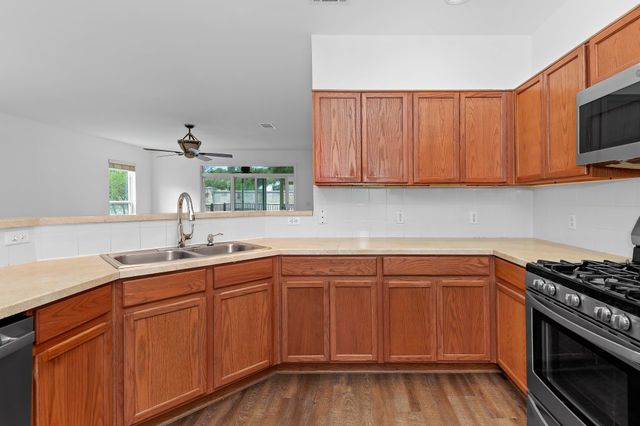 214 Farm Hill DR, Georgetown, TX 78633
