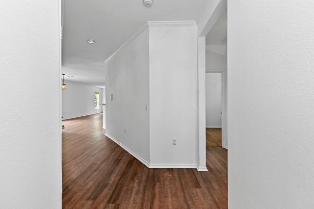 214 Farm Hill DR, Georgetown, TX 78633
