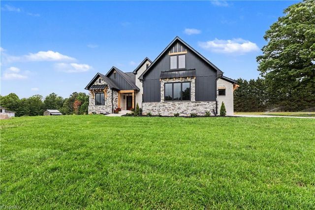 2831 Lockland Drive, Oak Ridge, NC 27310